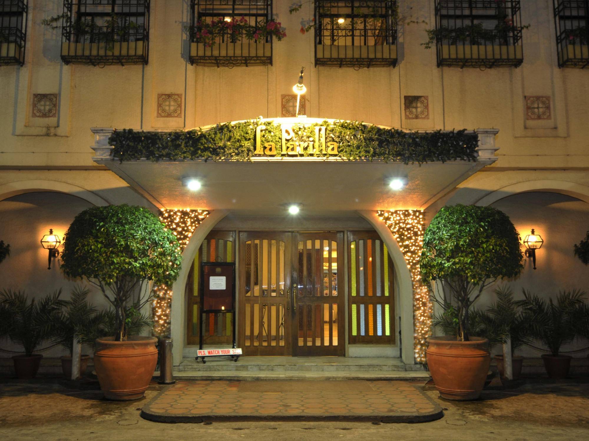 La Parilla Hotel Cabanatuan City Buitenkant foto